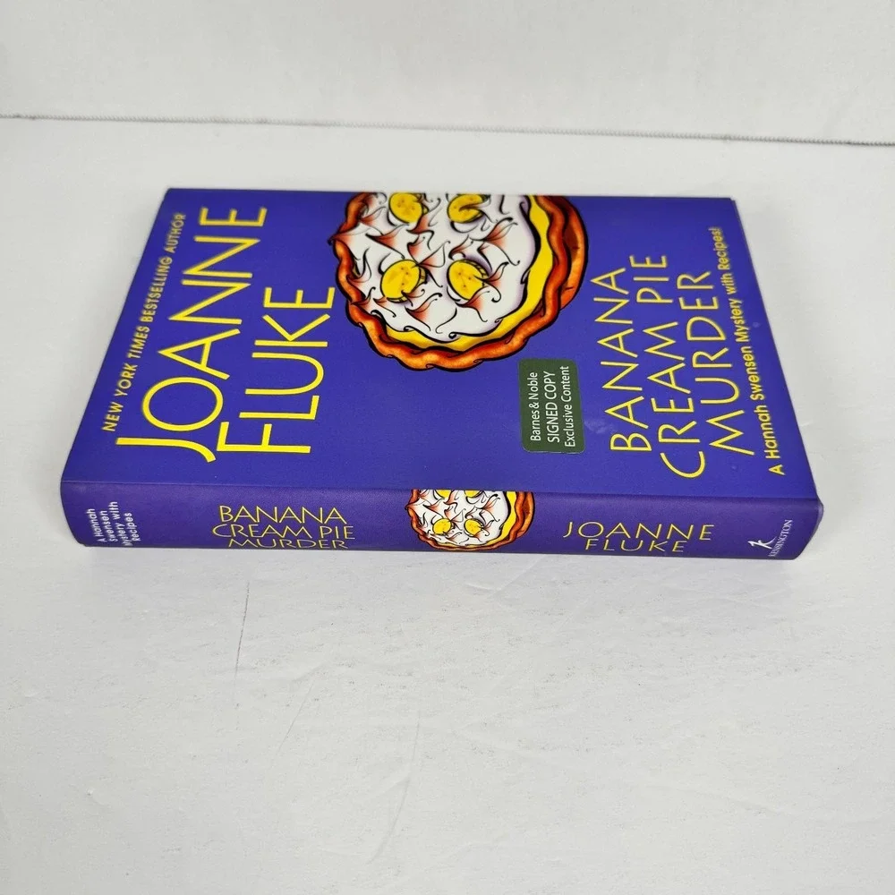Banana Cream Pie Murder Joanne Fluke 2017‎ First Edition Signed Mystery